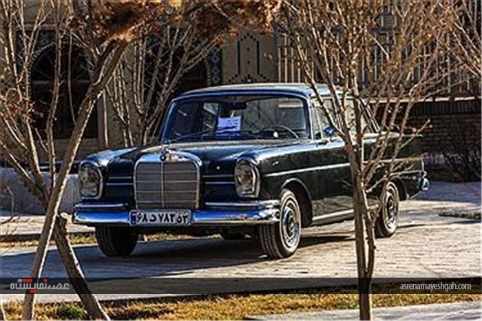 گزارش تصویری نمایشگاه خودروهای کلاسیک در کاخ چهلستون اصفهان