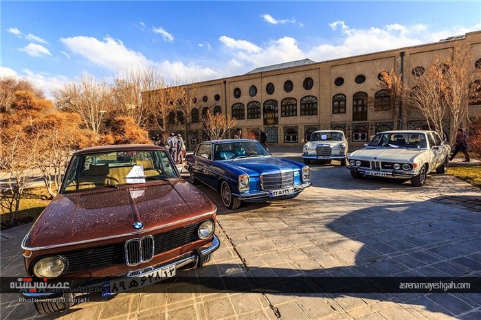 گزارش تصویری نمایشگاه خودروهای کلاسیک در کاخ چهلستون اصفهان