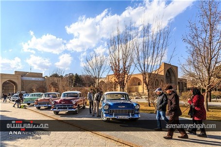 گزارش تصویری نمایشگاه خودروهای کلاسیک در کاخ چهلستون اصفهان