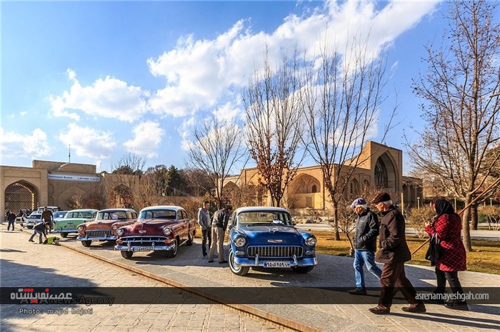 گزارش تصویری نمایشگاه خودروهای کلاسیک در کاخ چهلستون اصفهان