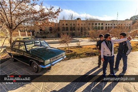 گزارش تصویری نمایشگاه خودروهای کلاسیک در کاخ چهلستون اصفهان
