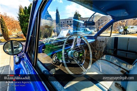گزارش تصویری نمایشگاه خودروهای کلاسیک در کاخ چهلستون اصفهان