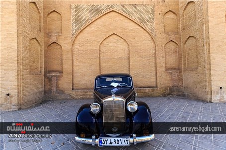 گزارش تصویری نمایشگاه خودروهای کلاسیک در کاخ چهلستون اصفهان