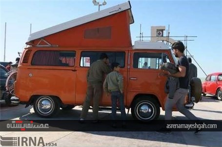 گزارش تصویری نمایشگاه خودروهای قدیمی در بوشهر