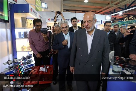 گزارش تصویری بازدید وزیر نیرو از پانزدهمین نمایشگاه بین المللی صنعت برق