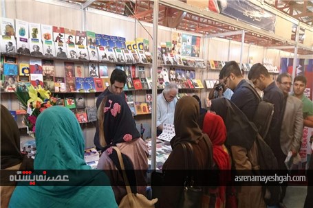 جشن امضا با حضور شمس لنگرودی، امیرحسن چهل تن در نمایشگاه کتاب استانی البرز