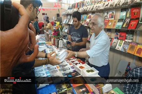 جشن امضا با حضور شمس لنگرودی، امیرحسن چهل تن در نمایشگاه کتاب استانی البرز
