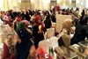 گزارش تصویری استقبال از غرفه ایران در نمایشگاه خیریه در مالزی