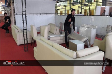 گزارش تصویری مراحل آماده سازی غرفه در نمایشگاه تخصصی مبلمان و لوستر همدان