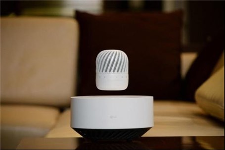 بلندگوی معلق و شناور در هوا در نمایشگاه CES ۲۰۱۷ به نمایش گذاشته می شود