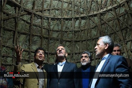 بازدید جهانگیری از نمایشگاه توانمندی های روستائیان و عشایر
