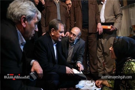 بازدید جهانگیری از نمایشگاه توانمندی های روستائیان و عشایر