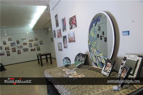 گزارش تصویری از برپایی نمایشگاه معرق کاشی در نگارخانه بیرجند