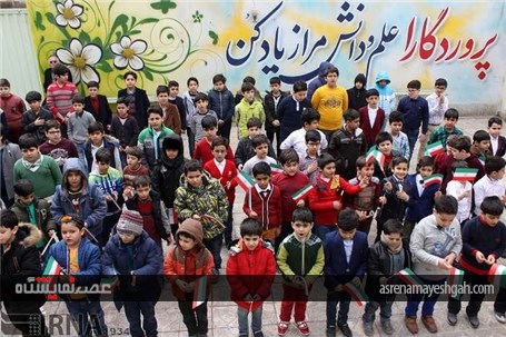 گزارش تصویری برگزاری نمایشگاه تخم مرغ های رنگی در مدارس تبریز