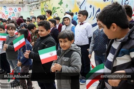 گزارش تصویری برگزاری نمایشگاه تخم مرغ های رنگی در مدارس تبریز