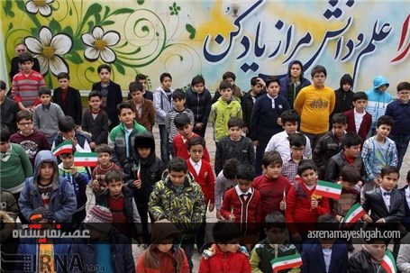 گزارش تصویری برگزاری نمایشگاه تخم مرغ های رنگی در مدارس تبریز