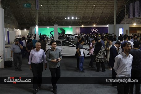 استقبال بازدیدکنندگان از محصولات پاکرو در نمایشگاه خودرو تبریز
