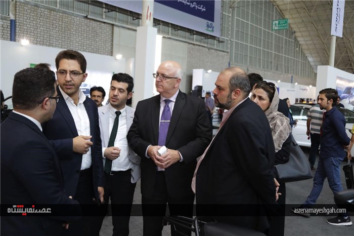 استقبال بازدیدکنندگان از محصولات پاکرو در نمایشگاه خودرو تبریز