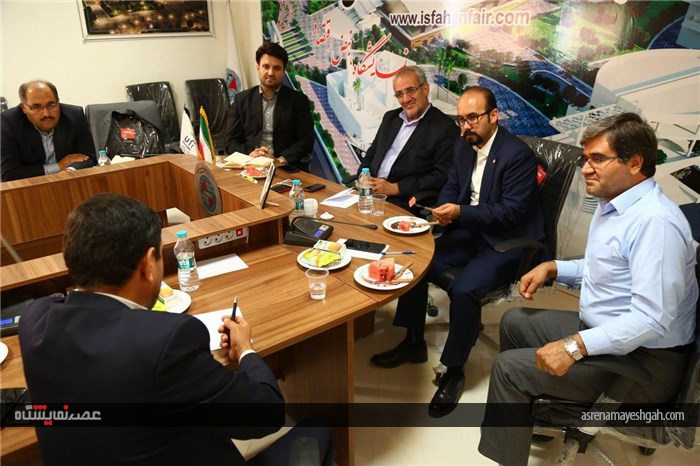 بازدید رییس و جمعی از اعضای کمیسیون اقتصادی شورای اسلامی شهر اصفهان از پروژه نمایشگاه