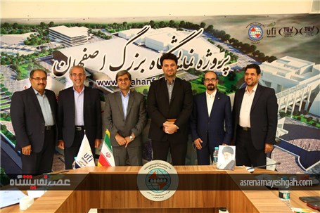 بازدید رییس و جمعی از اعضای کمیسیون اقتصادی شورای اسلامی شهر اصفهان از پروژه نمایشگاه