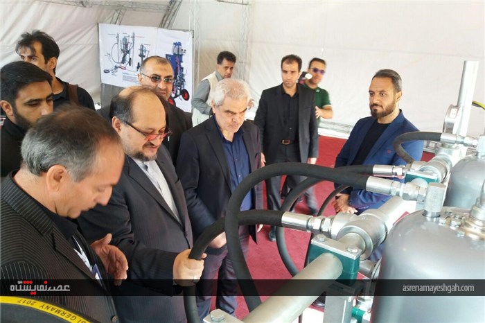 گزارش تصویری بازدید وزیر صنعت، معدن و تجارت از نمایشگاه رنگ و رزین