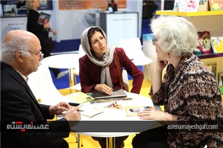 گزارش تصویری از فعالیت های غرفه ایران در سومین روز نمایشگاه کتاب فرانکفورت