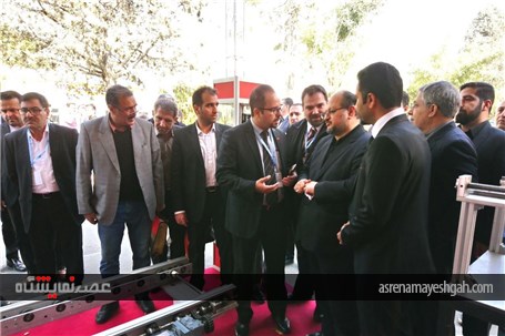 گزاش تصویری از بازدید وزیر صنعت از نمایشگاه قطعات خودرو