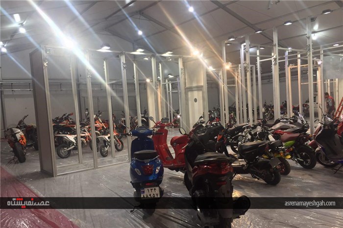 گزارش تصویری آماده سازی بخش خودرو های کلاسیک نمایشگاه خودرو تهران