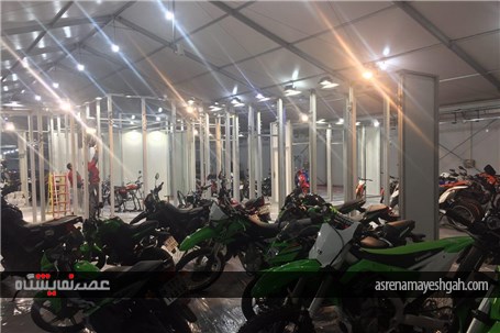 گزارش تصویری آماده سازی بخش خودرو های کلاسیک نمایشگاه خودرو تهران
